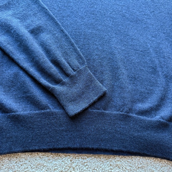 Bloomingdale’s Merino Wool Crewneck Sweater Men M Navy Soft Classic - Picture 3 of 8